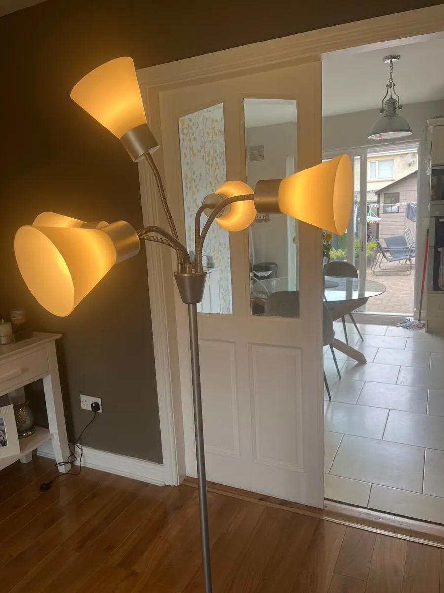 Standing light  5 lamps  not dimmable - Image 3