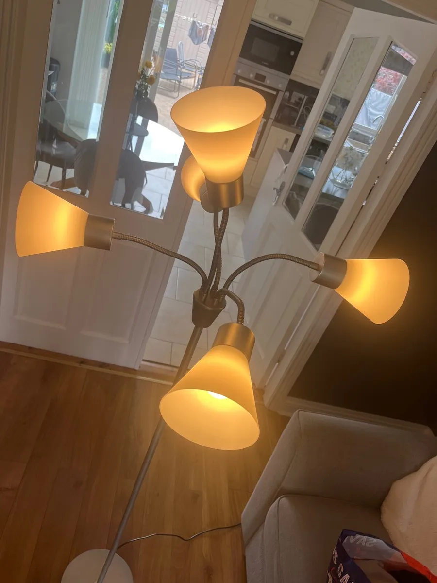 Standing light  5 lamps  not dimmable - Image 4