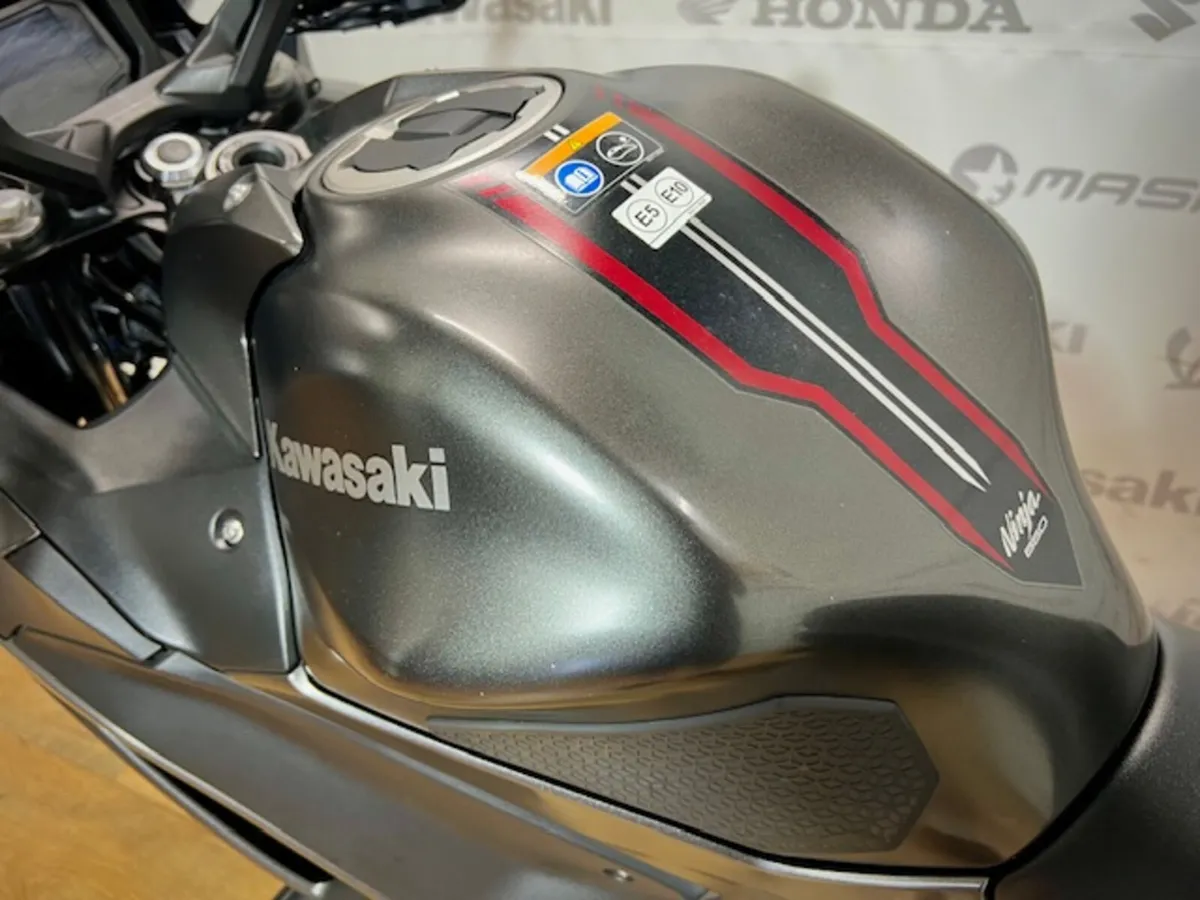 PRE-OWNED Kawasaki Ninja 650 2022 - Image 4