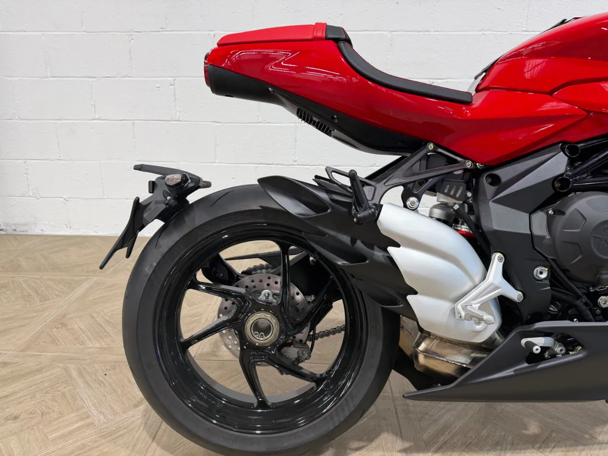 MV Agusta Superveloce S 800 Brand New Unregistered - Image 4