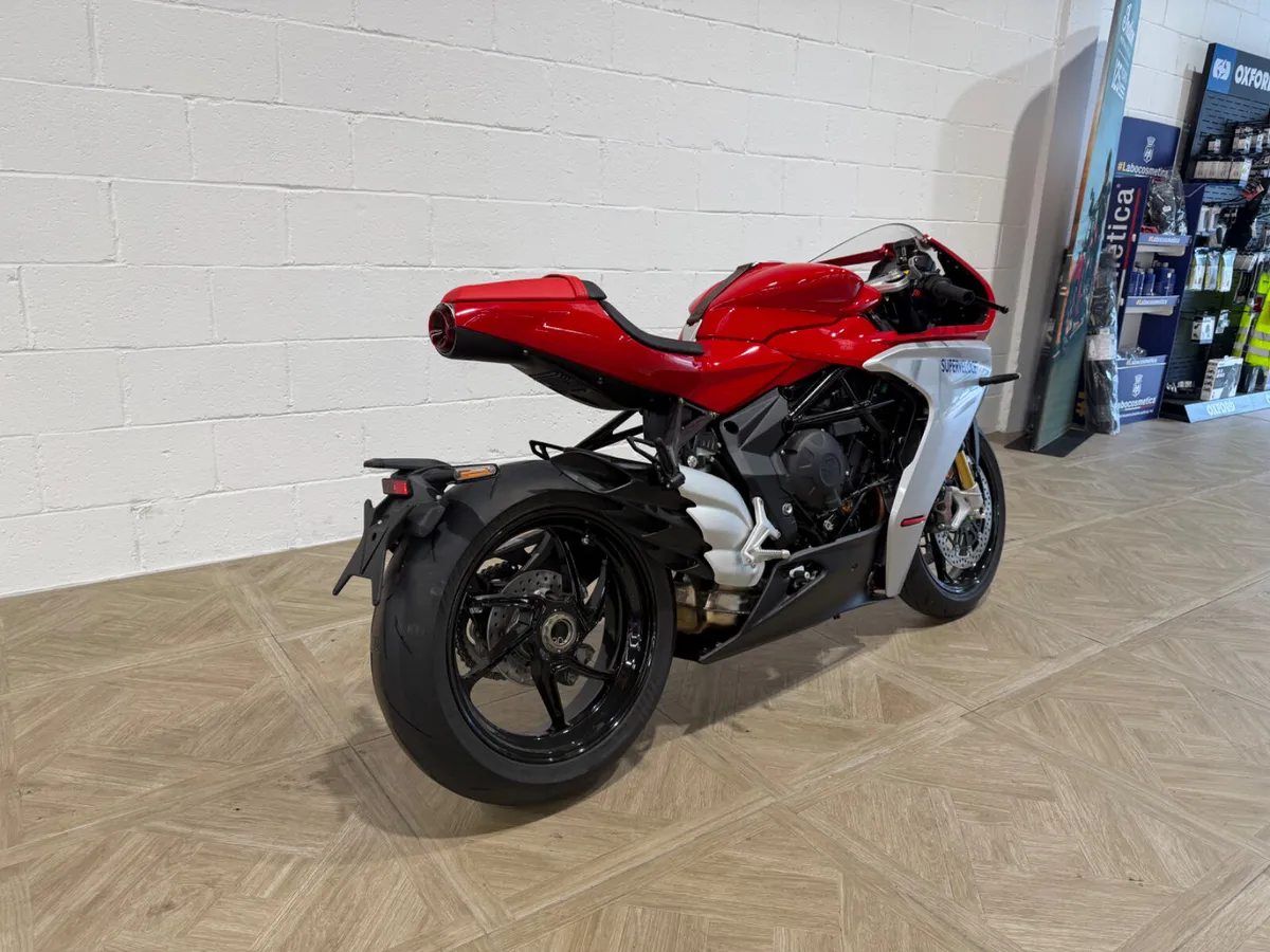 MV Agusta Superveloce S 800 Brand New Unregistered - Image 3