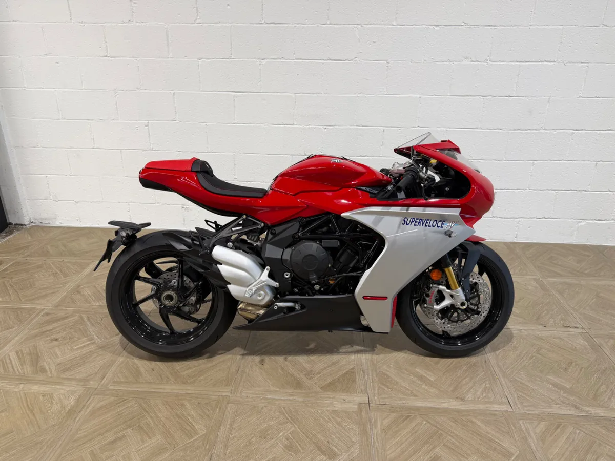 MV Agusta Superveloce S 800 Brand New Unregistered - Image 2