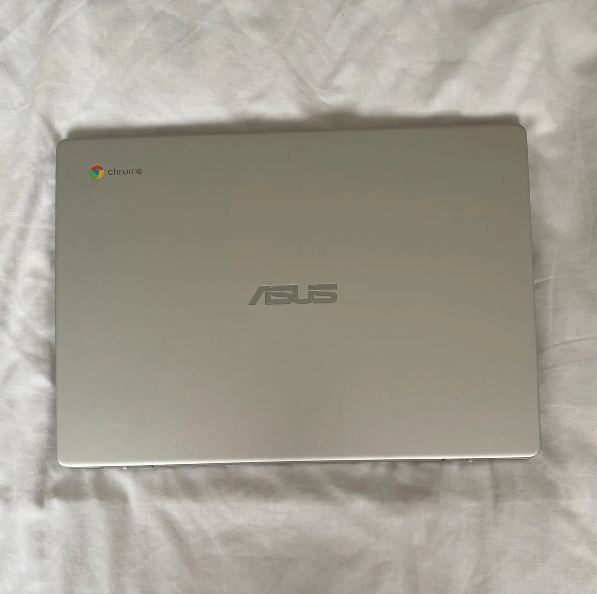 ASUS Chromebook in brand new condition - Image 2