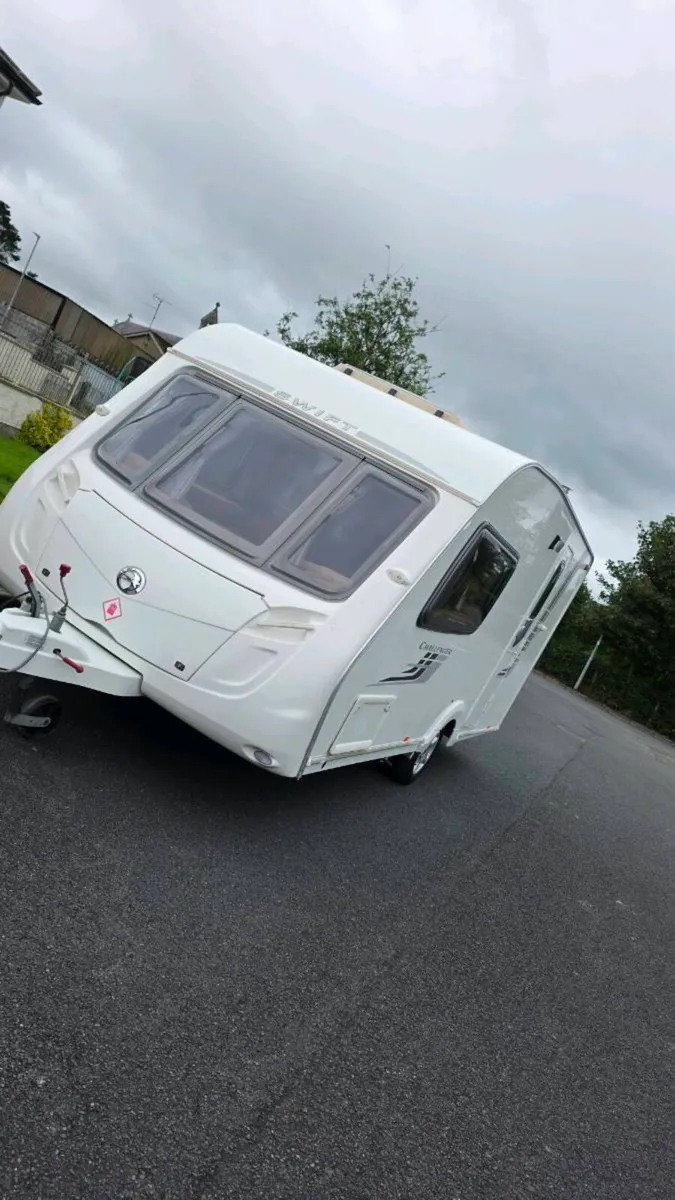2009 SWIFT CAARAVAN LIKE NEW - Image 2