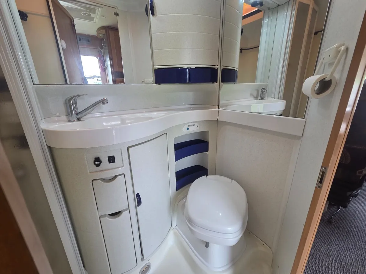 Hymer integra B594 motor home  camper - Image 4