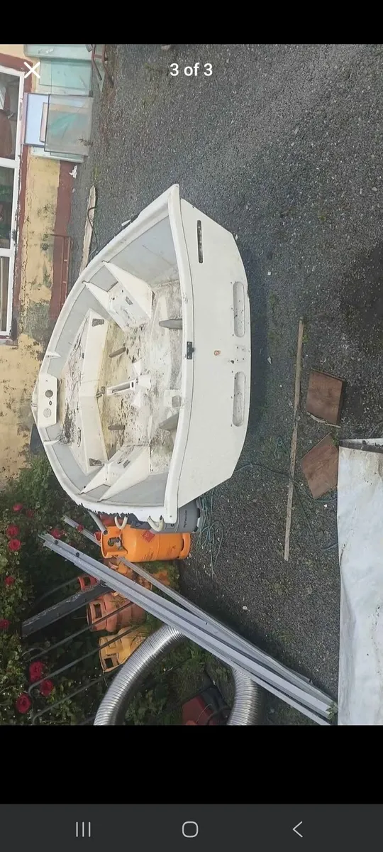 Boat and trailer - Image 1