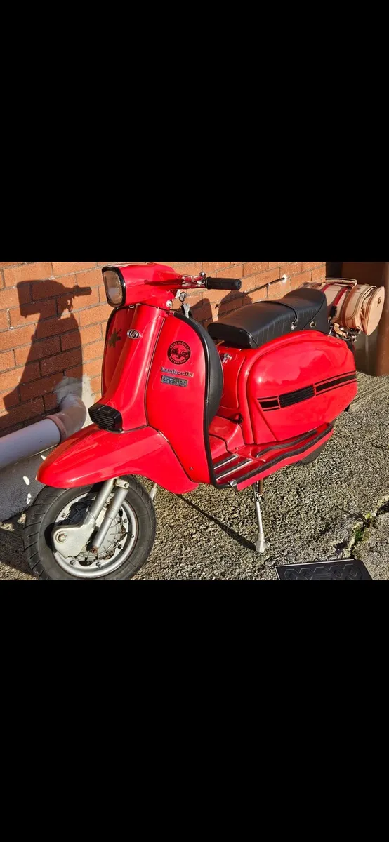 Lambretta GP200 .. Vespa - Image 3