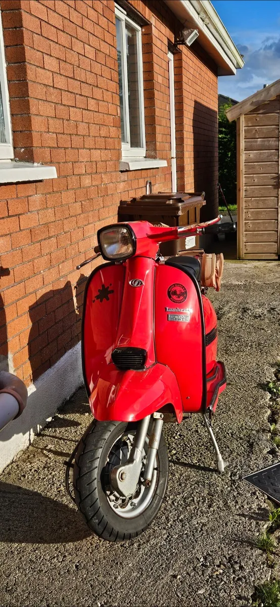 Lambretta GP200 .. Vespa - Image 4