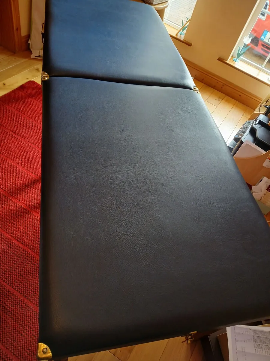 Massage table - Image 1