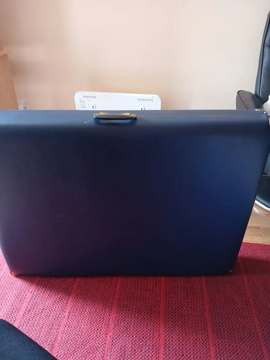 Massage table - Image 2