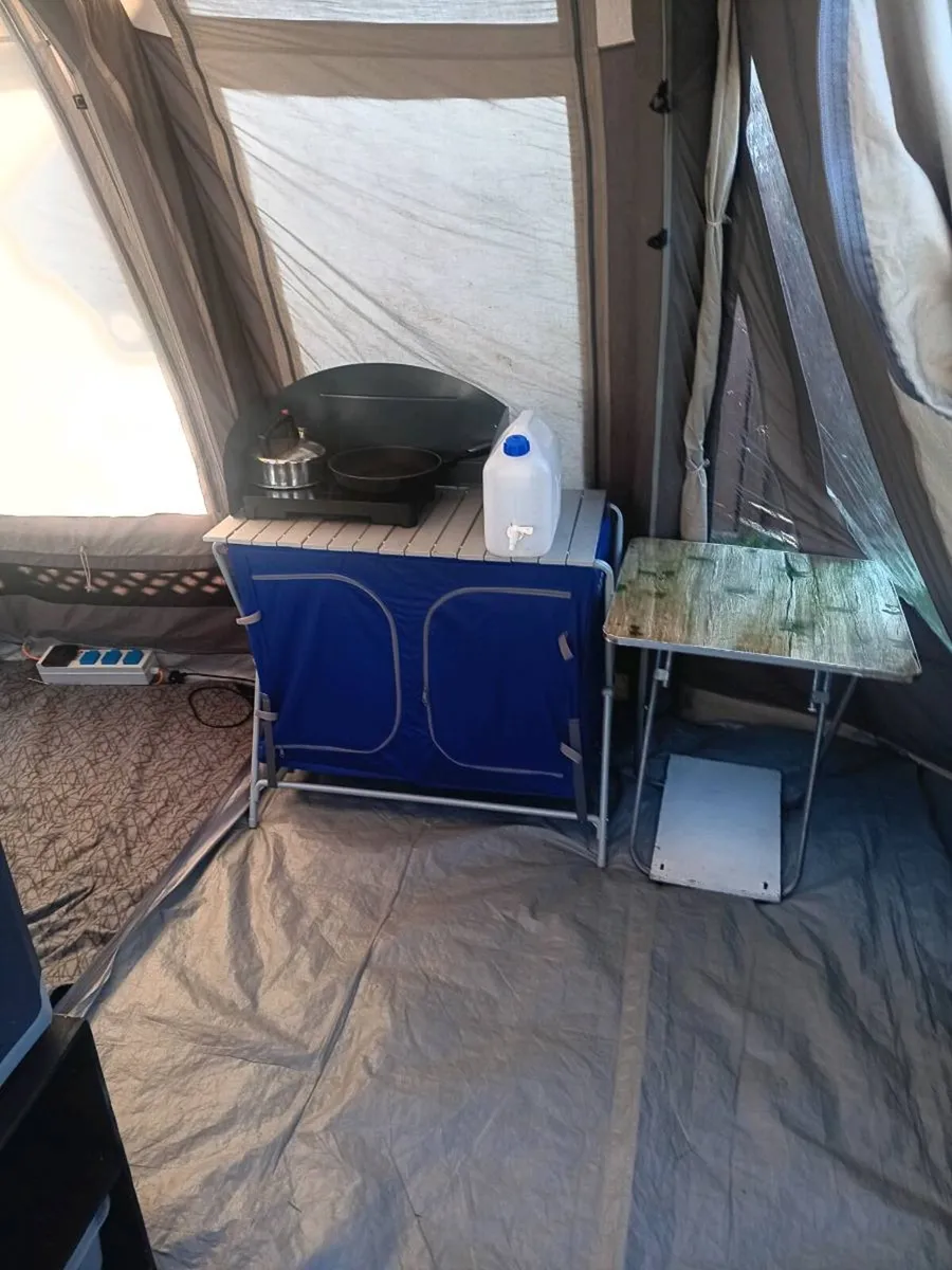 Camping kitchen unit