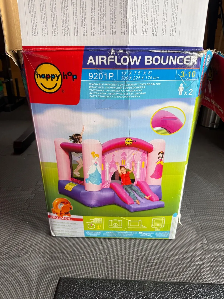 Happy Hop Princess Bouncy Castle with Slide - Image 4