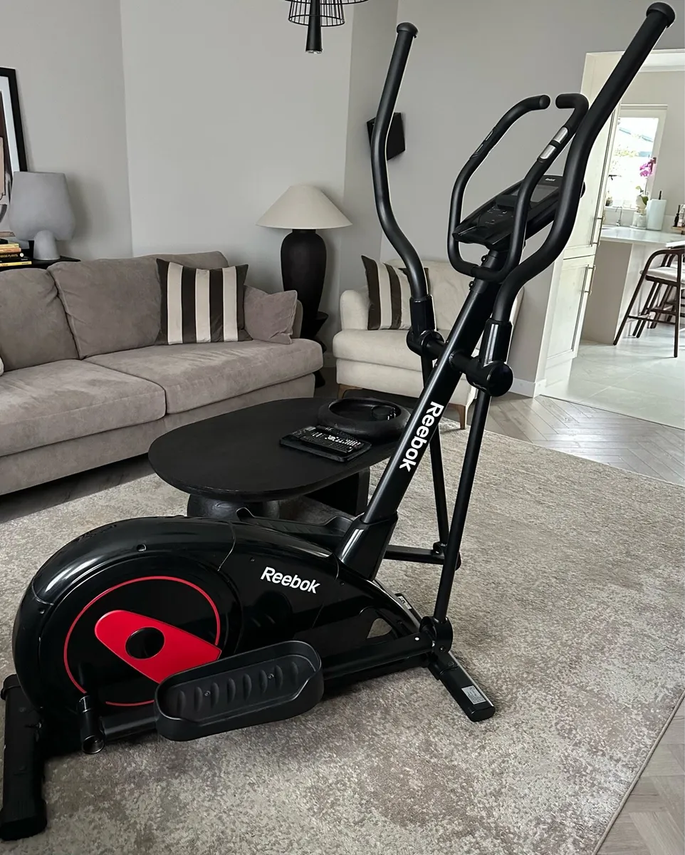 Cross Trainer Reebok One GX40s - Image 1