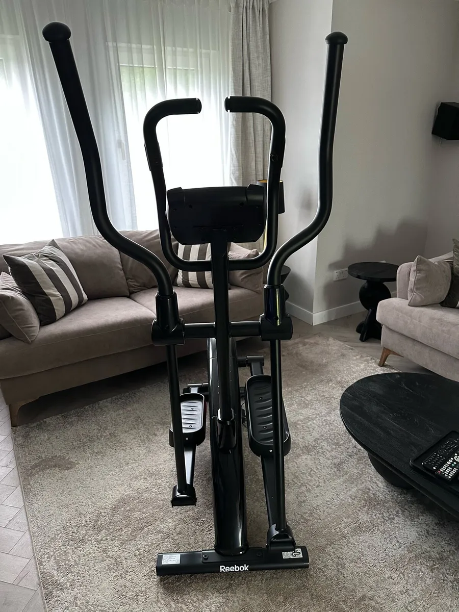 Cross Trainer Reebok One GX40s - Image 4