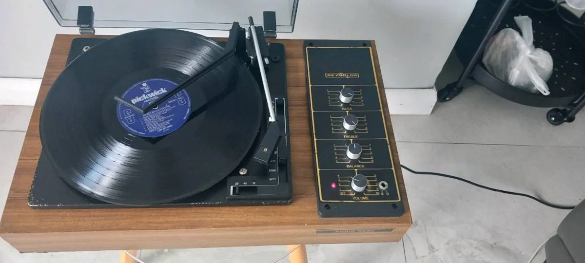 Reynolds RS90  record  player - Image 2