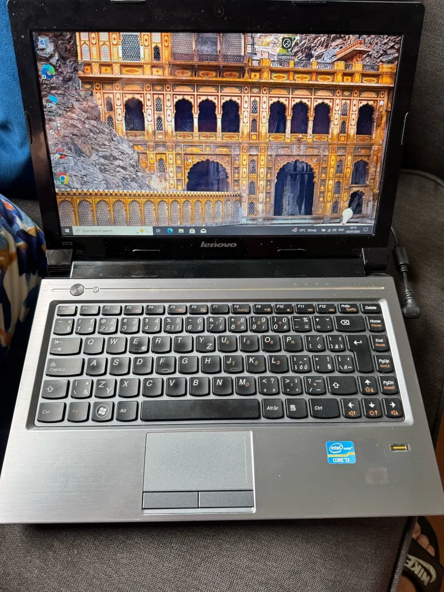 Lenovo i3 laptop - Image 1