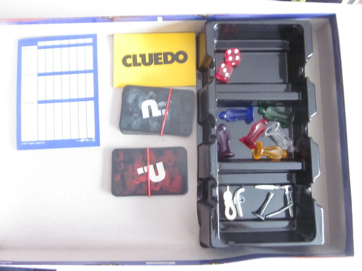 Cluedo The Classic Mystery Game 2011 - Image 3