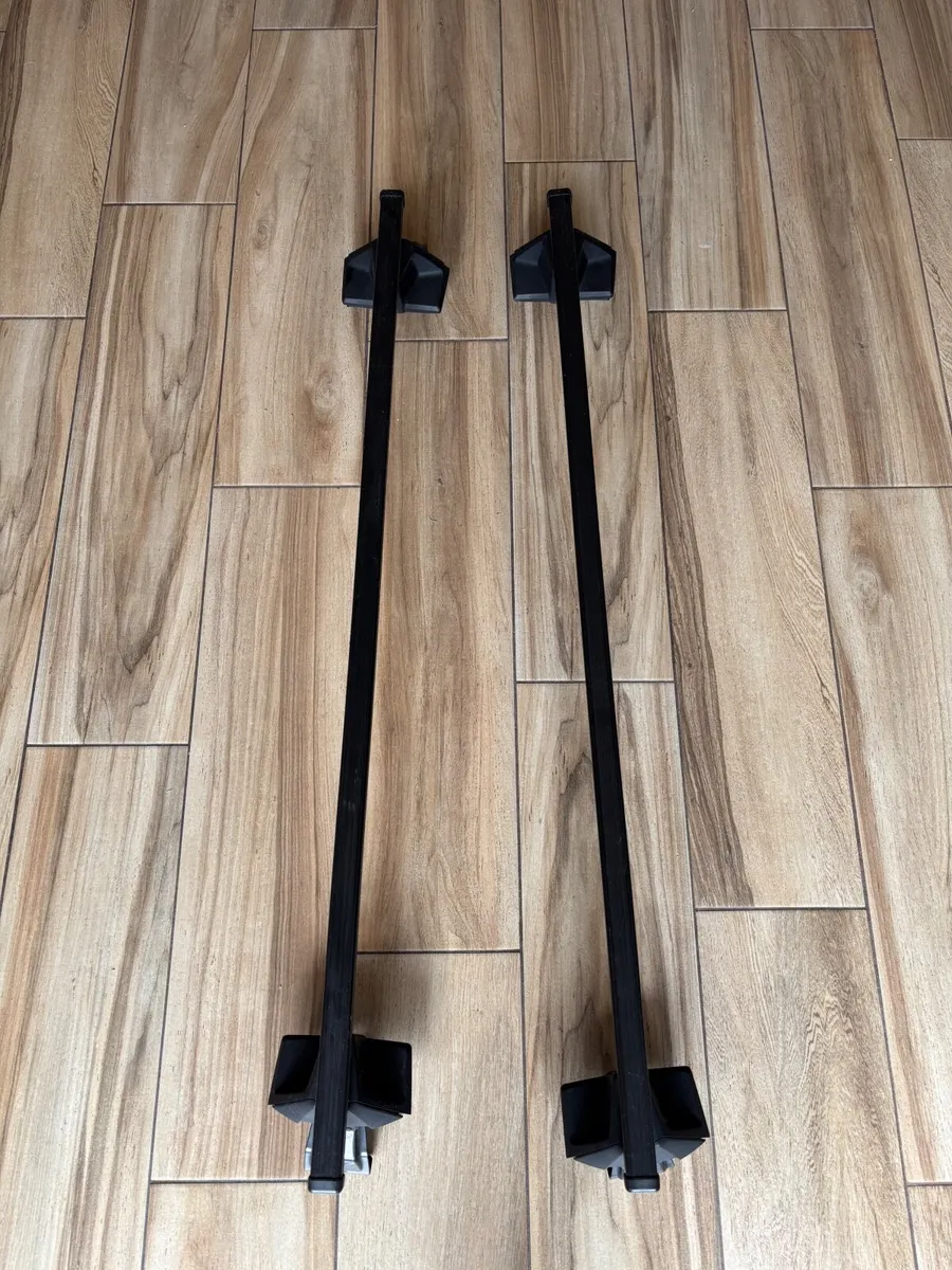 Thule Roof Bars and Footpack - Image 2