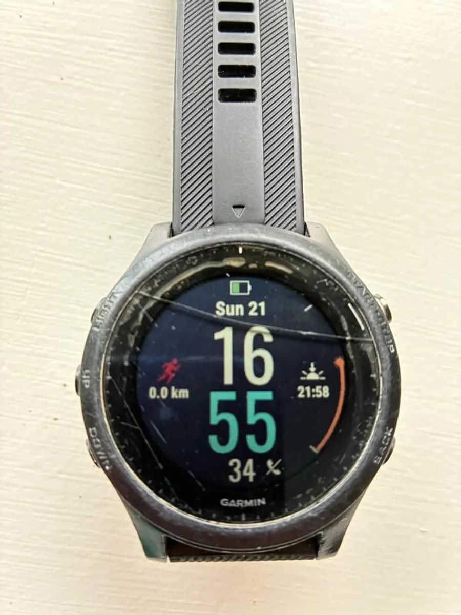 Garmin Forerunner 945, Cracked Screen but Fully Working, Maps + Music, Charger Included - Image 2