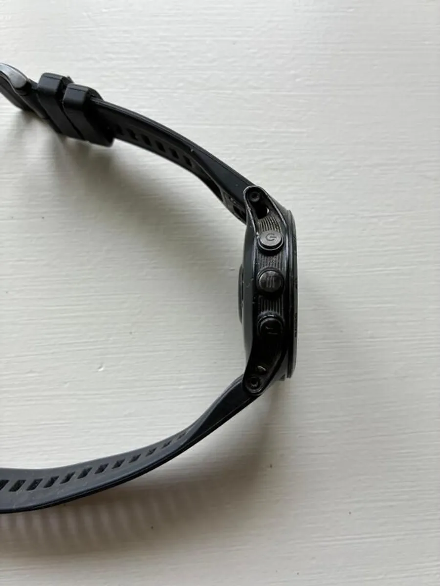 Garmin Forerunner 945, Cracked Screen but Fully Working, Maps + Music, Charger Included - Image 4