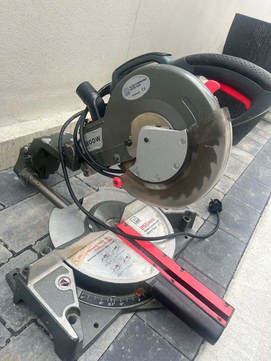 Sliding Mitre/Chop saw. 1800w. Great condition €60 - Image 4