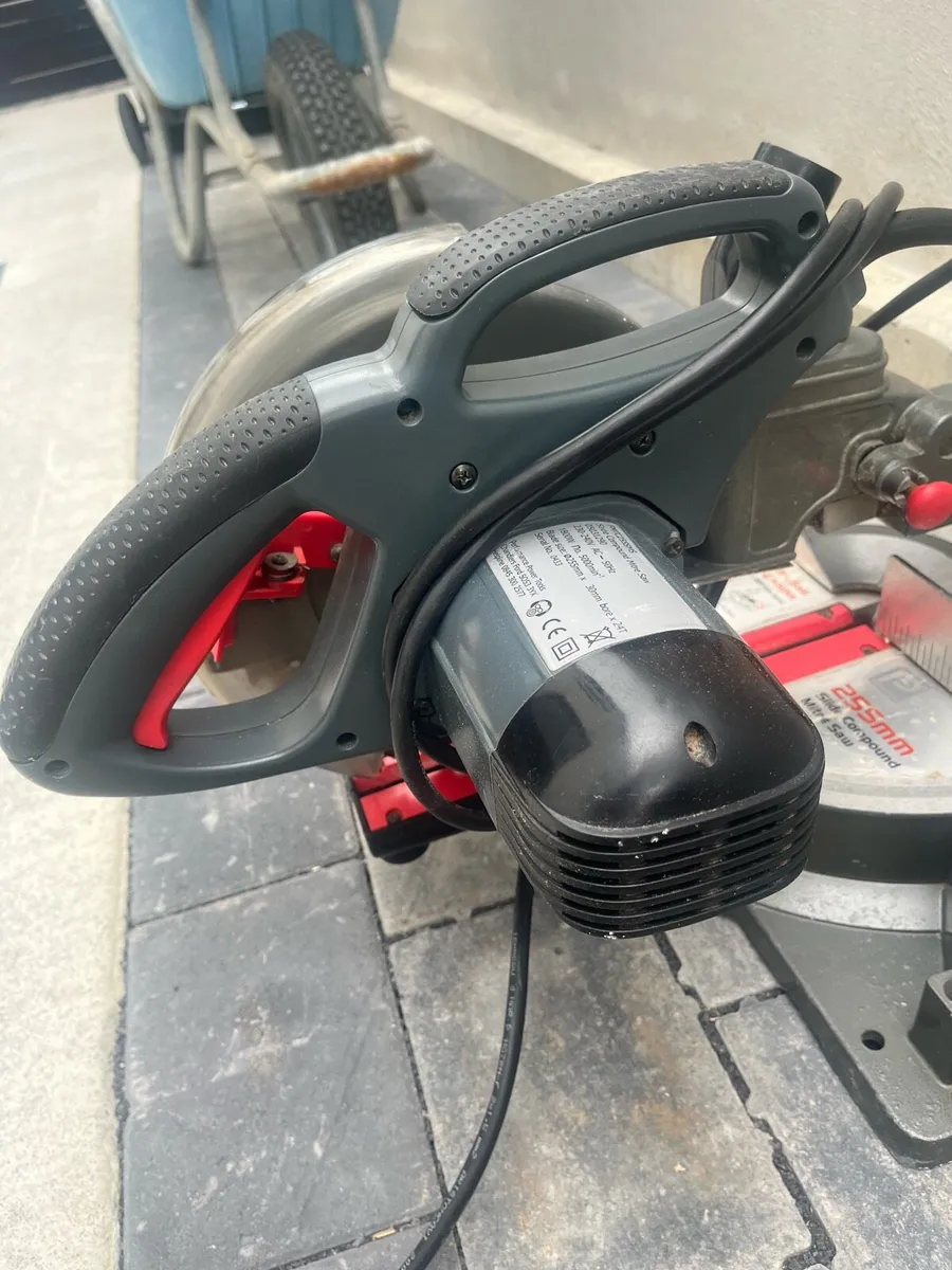 Sliding Mitre/Chop saw. 1800w. Great condition €60 - Image 2
