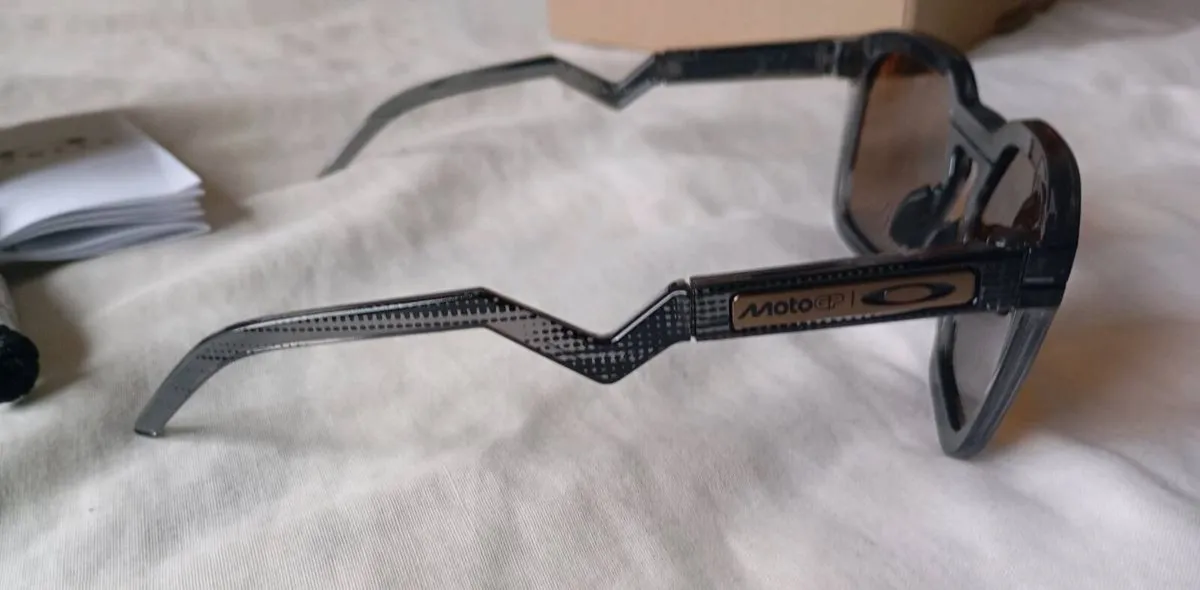 Oakley prizm bronze lenses Sunglasses - Image 4