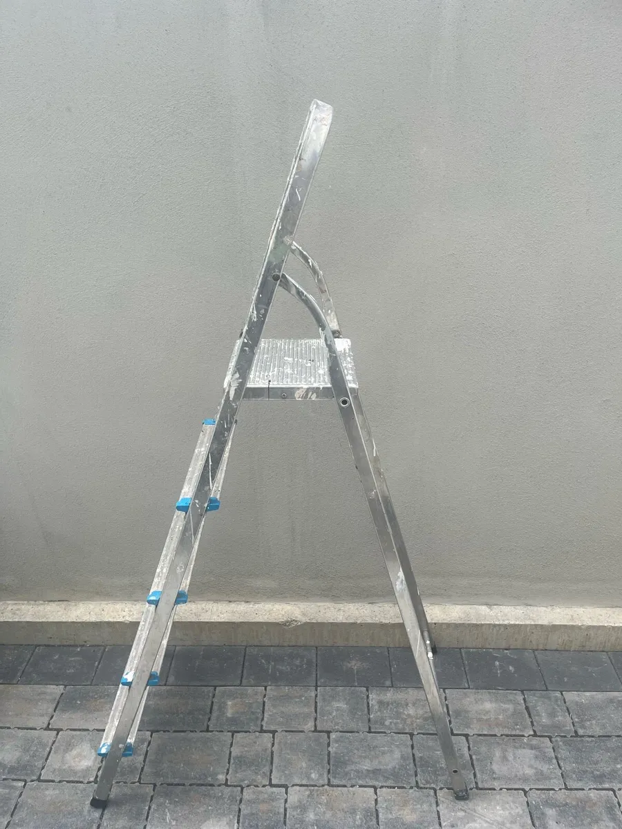 Aluminum Step Ladder. 5 steps. Only €15 - Image 4