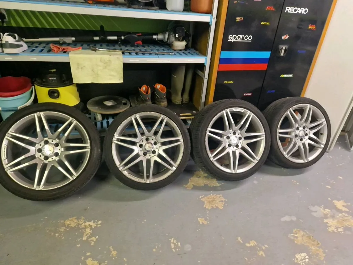 19in original amg staggered mercedes alloys - Image 1