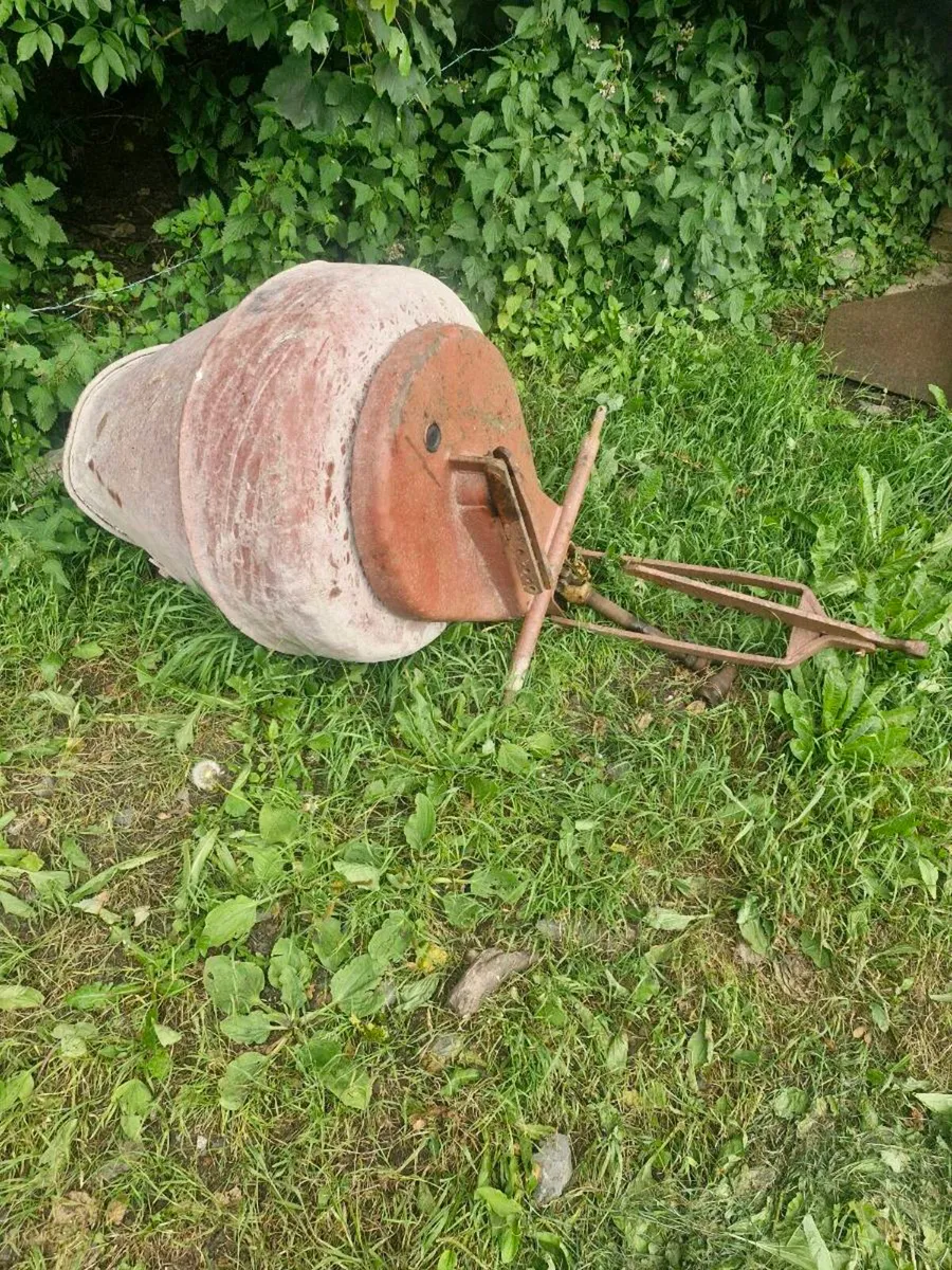 Cement mixer for tractor - Image 1