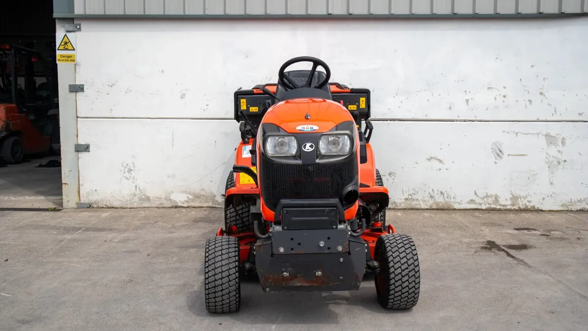 Used 2023 Kubota G231LD Lawnmower - Image 2