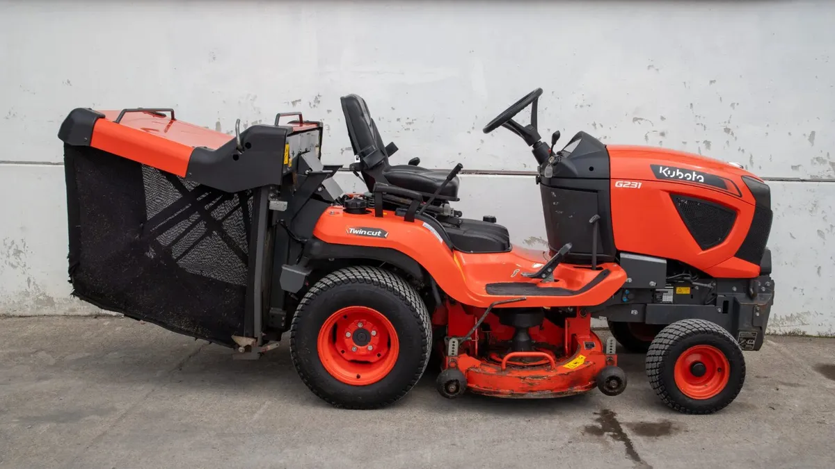 Used 2023 Kubota G231LD Lawnmower - Image 3