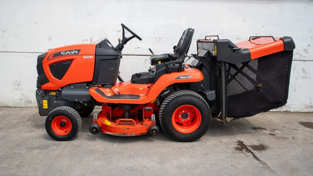 Used 2023 Kubota G231LD Lawnmower - Image 4