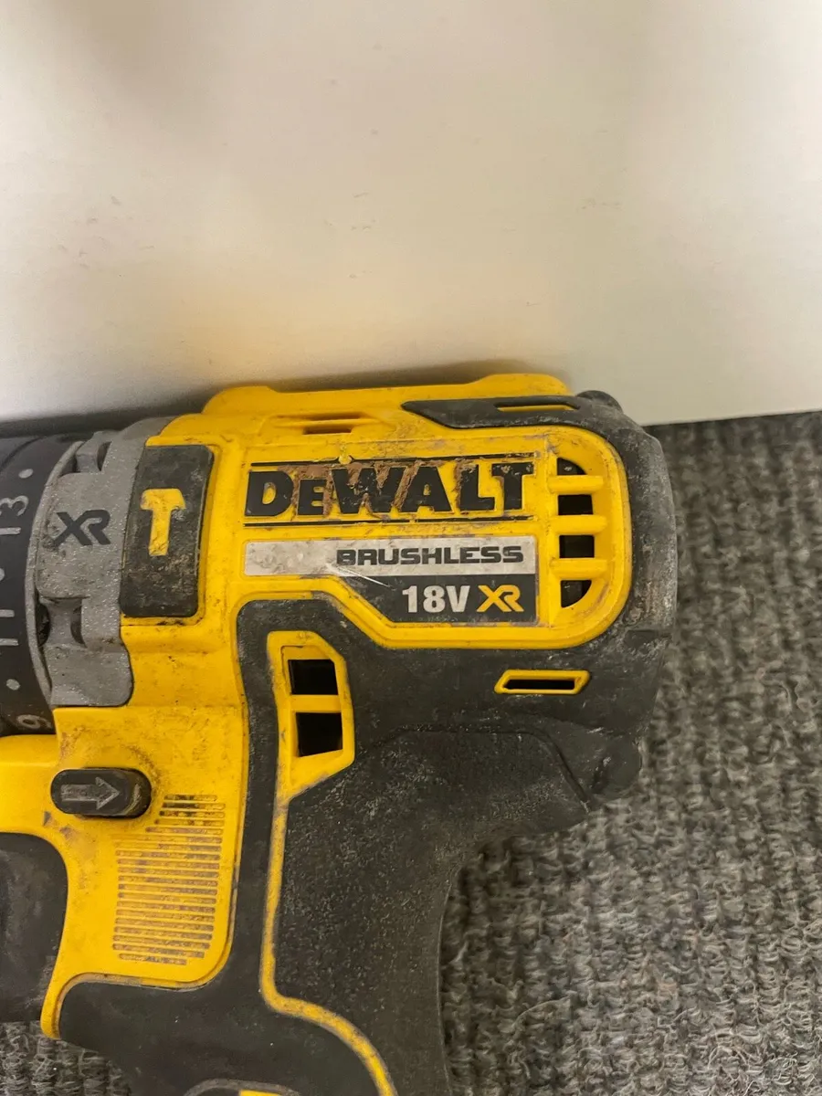 De Walt Brushless Combi Drill Baretool DCD796 - Image 2