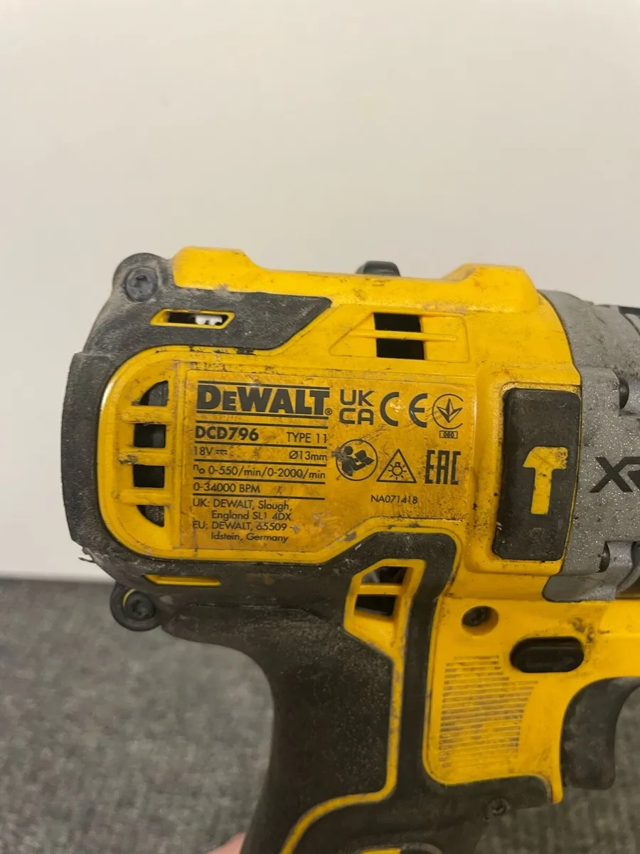De Walt Brushless Combi Drill Baretool DCD796 - Image 4
