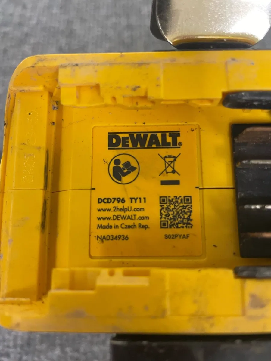 De Walt Brushless Combi Drill Baretool DCD796 - Image 3