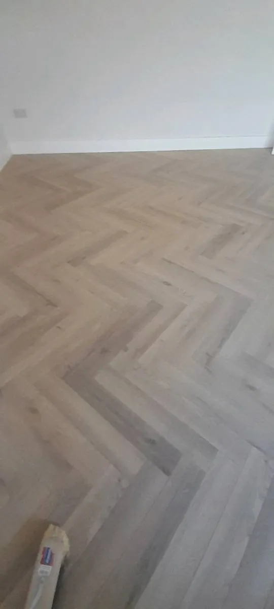 laminate flooring - Image 1