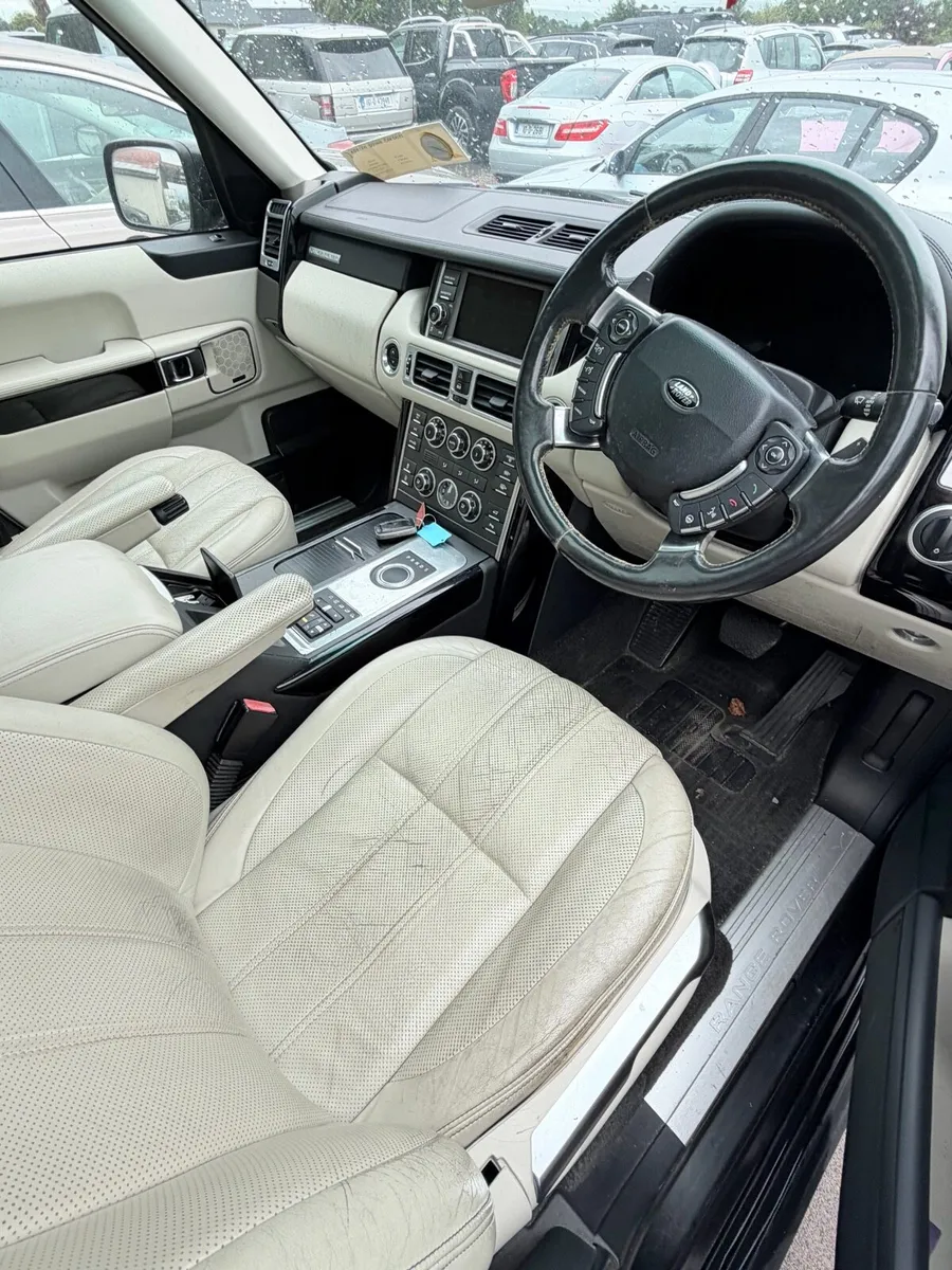 11 Range Rover 4.4 TDV8 Auto Crew Cab Vogue SE - Image 4