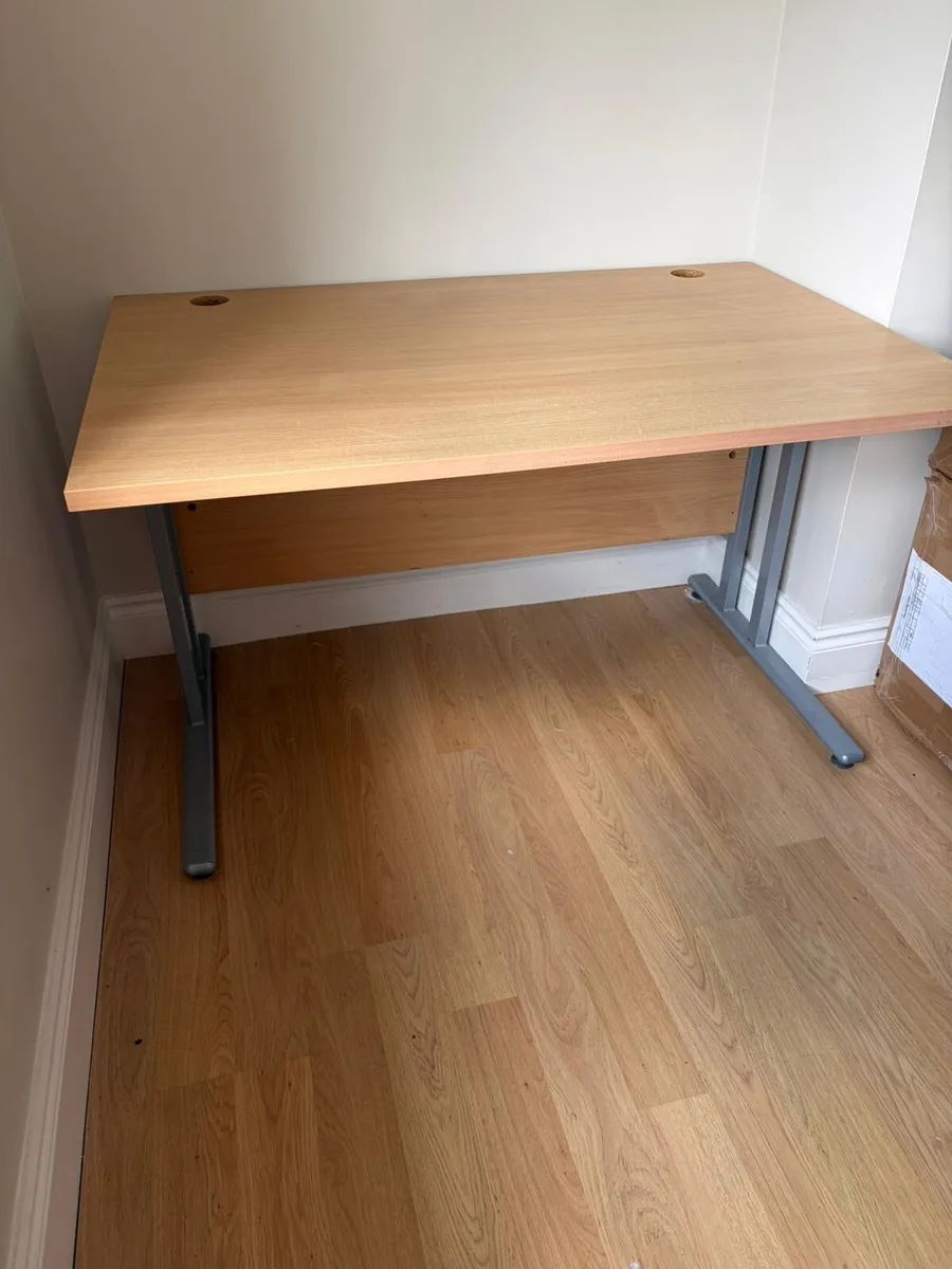 Office desk - Image 1