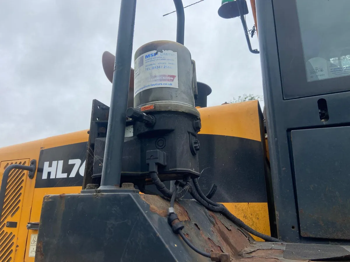 Hyundai 770-7 Loading Shovel - Image 4