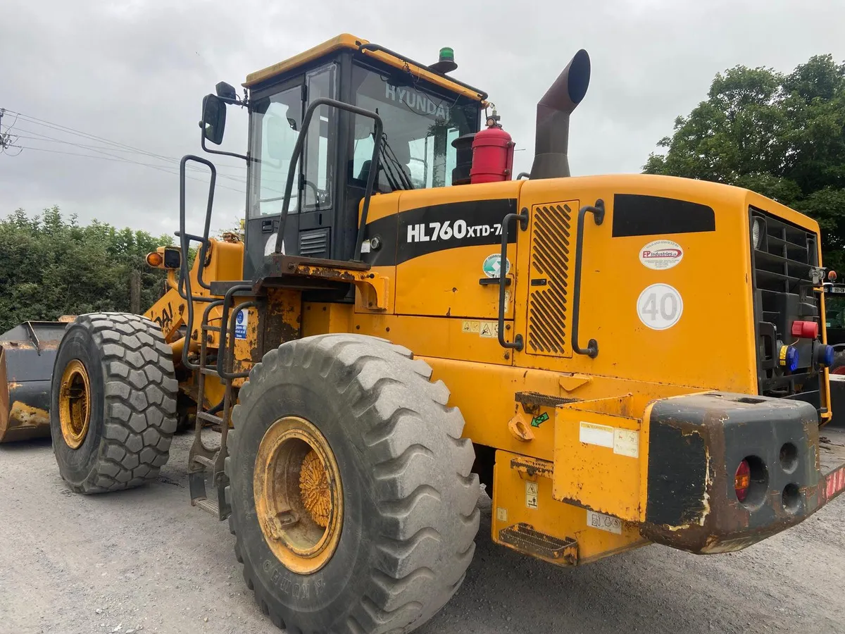 Hyundai 770-7 Loading Shovel - Image 1