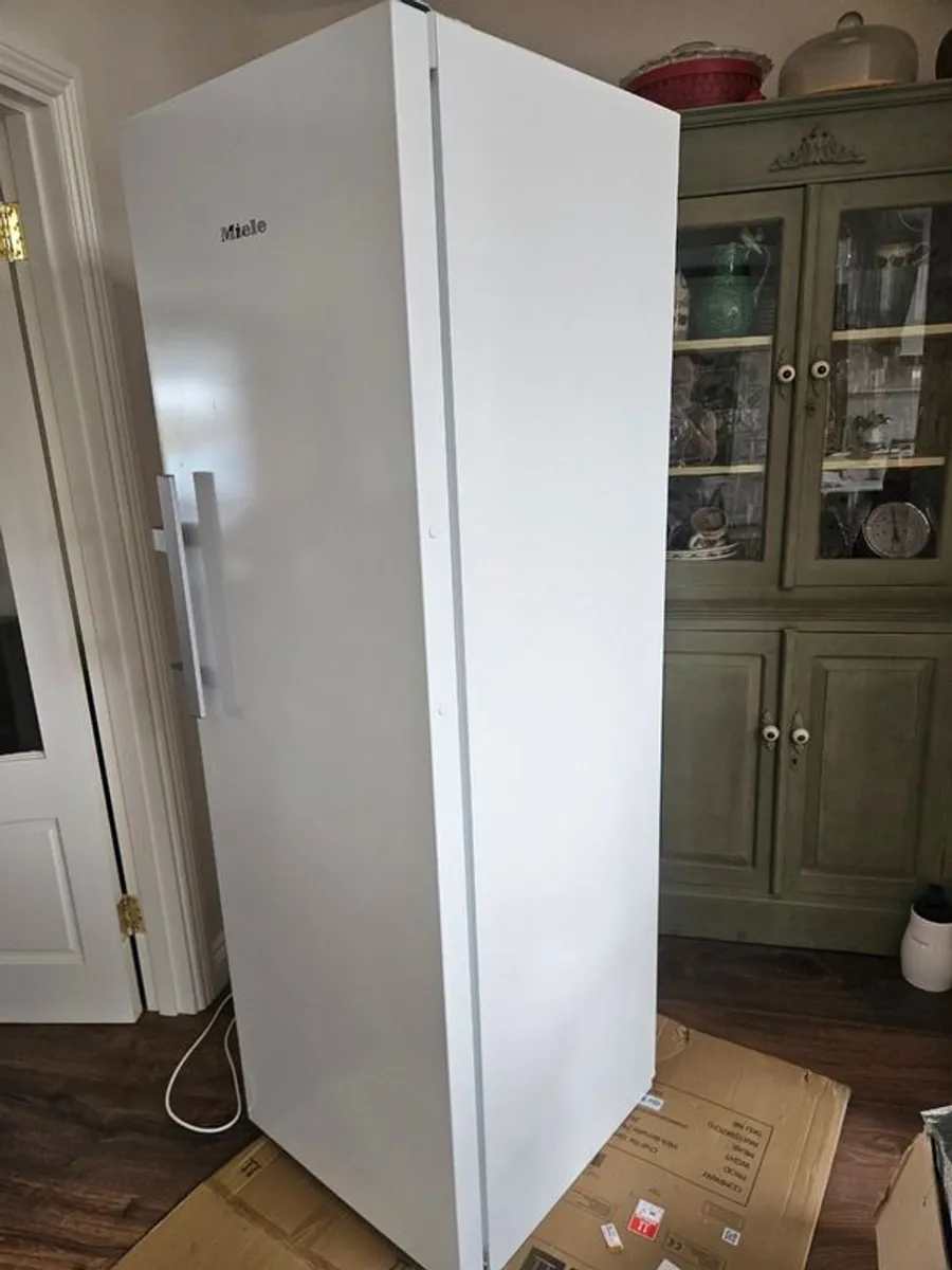 386L miele fridge - Image 3