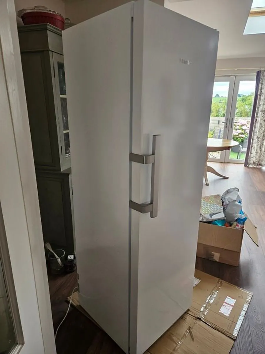 386L miele fridge - Image 4