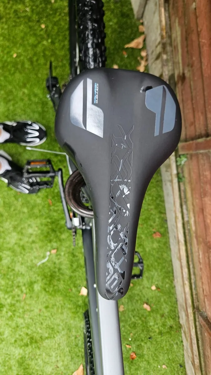 Carrera Valour 27.5" Mountain Bike – Medium Frame - Image 3