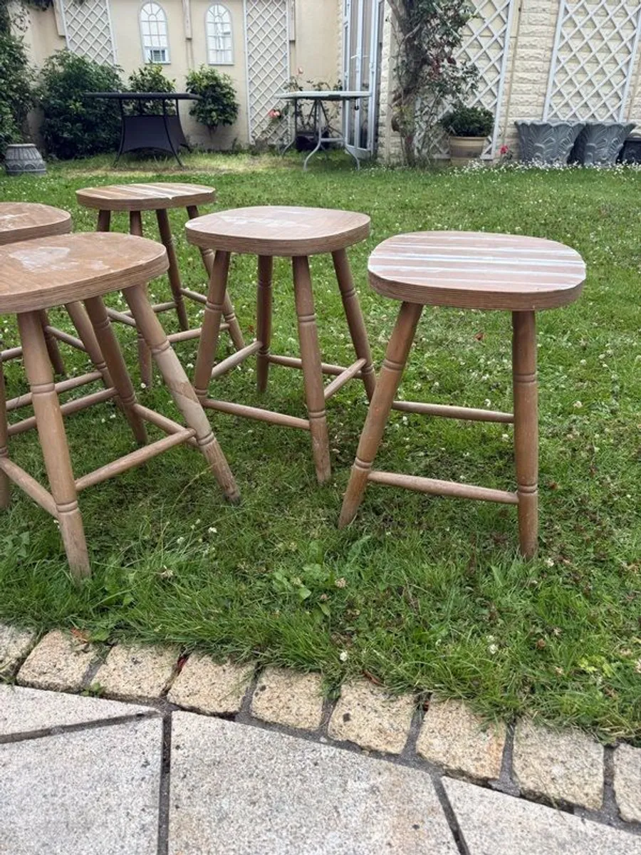 free stools - Image 1