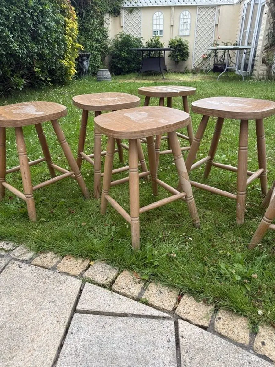 free stools - Image 2