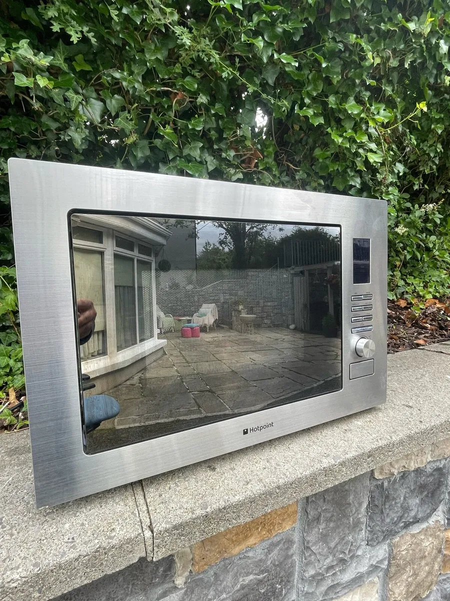 Commercial microwave - Image 1