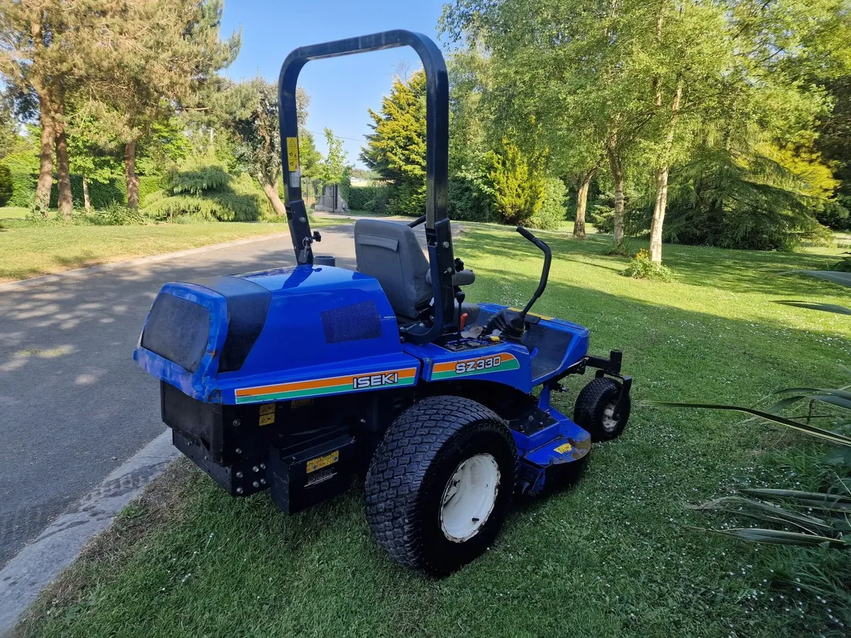ISEKI zero turn ride on mower lawnmower 800 hrs - Image 4