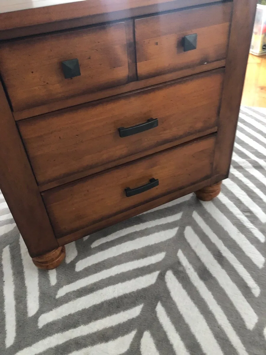 Bedroom cabinet - Image 1