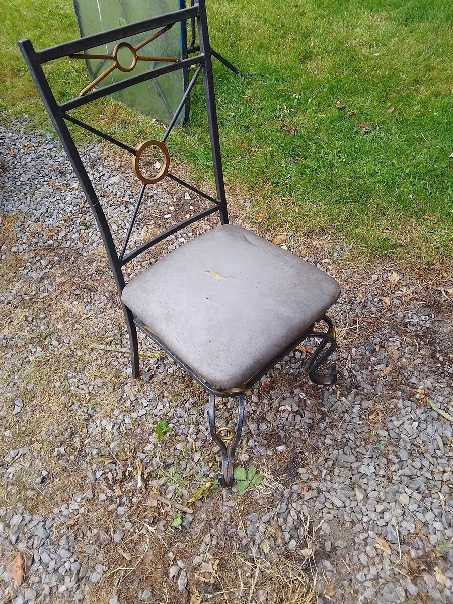 Table, chairs - Image 2